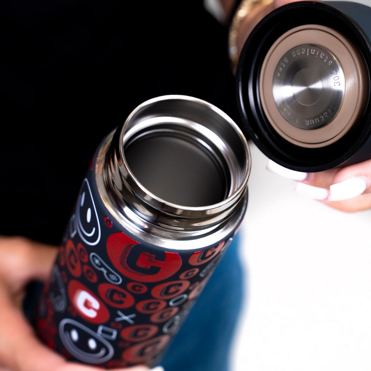 Mega Σχολικό Πακέτο W1ndz "W in the Chat" — Τσάντα + Κασετίνα + Smart LED Thermos + Poster | Official Creator Merch 2026